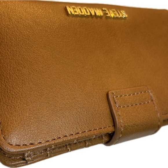 Brand new Steve Madden Caramel Wristlet Card Wallet with extra card holder - Picture 7 of 8